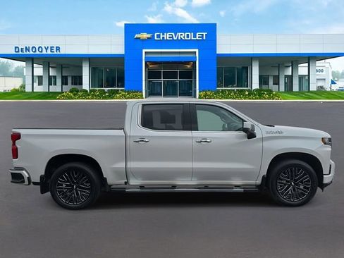 Used 2020 Chevrolet Silverado 1500 High Country w/ Technology Package image 4
