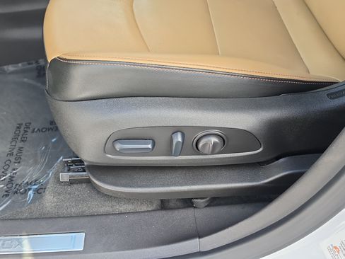 Certified 2024 Chevrolet Equinox Premier FWD image 17
