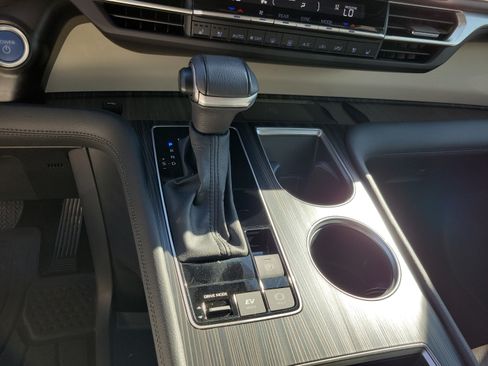 Used 2024 Toyota Sienna Platinum FWD image 20