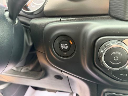 Used 2022 Jeep Wrangler Unlimited Sport AWD/4WD image 29