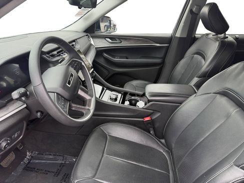 Used 2023 Jeep Grand Cherokee Limited w/ Luxury Tech Group II RWD image 9