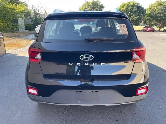 Used 2025 Hyundai Venue SEL FWD image 5