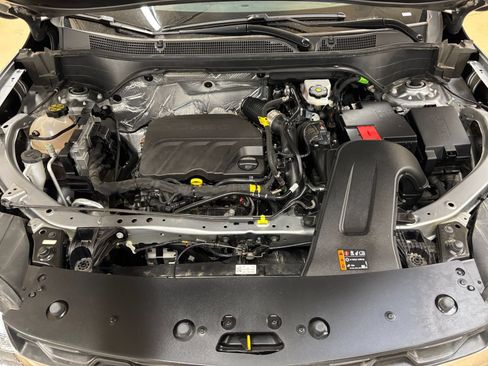 Used 2025 Chevrolet Trax LT FWD image 31