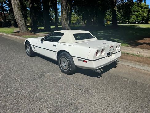 Used 1988 Chevrolet Corvette Convertible RWD image 3