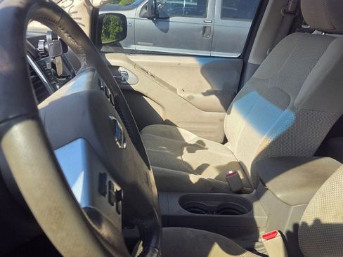 Used 2016 Nissan Frontier SV w/ SV Value Truck Package image 6