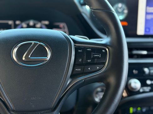 Used 2025 Lexus ES 300h w/ Premium Package image 45