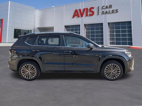 Used 2025 Volkswagen Taos SE FWD image 7