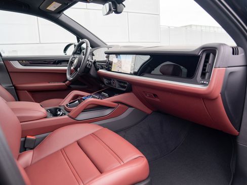 New 2026 Porsche Cayenne S AWD/4WD image 25