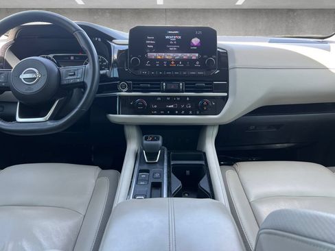 Used 2023 Nissan Pathfinder SL FWD image 3
