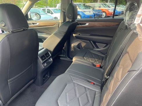 New 2026 Volkswagen Atlas SE image 17
