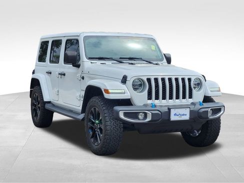 Used 2022 Jeep Wrangler Unlimited Sahara w/ Cold Weather Group AWD/4WD image 3