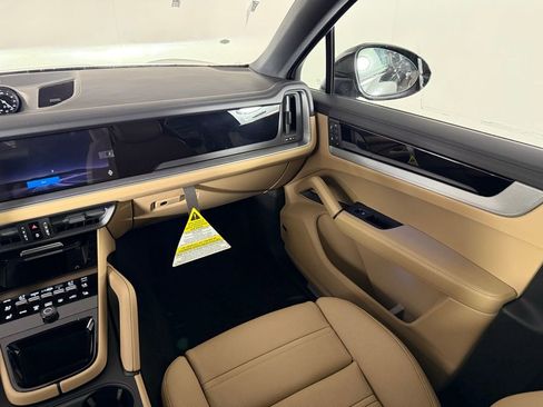 New 2026 Porsche Cayenne Coupe image 22