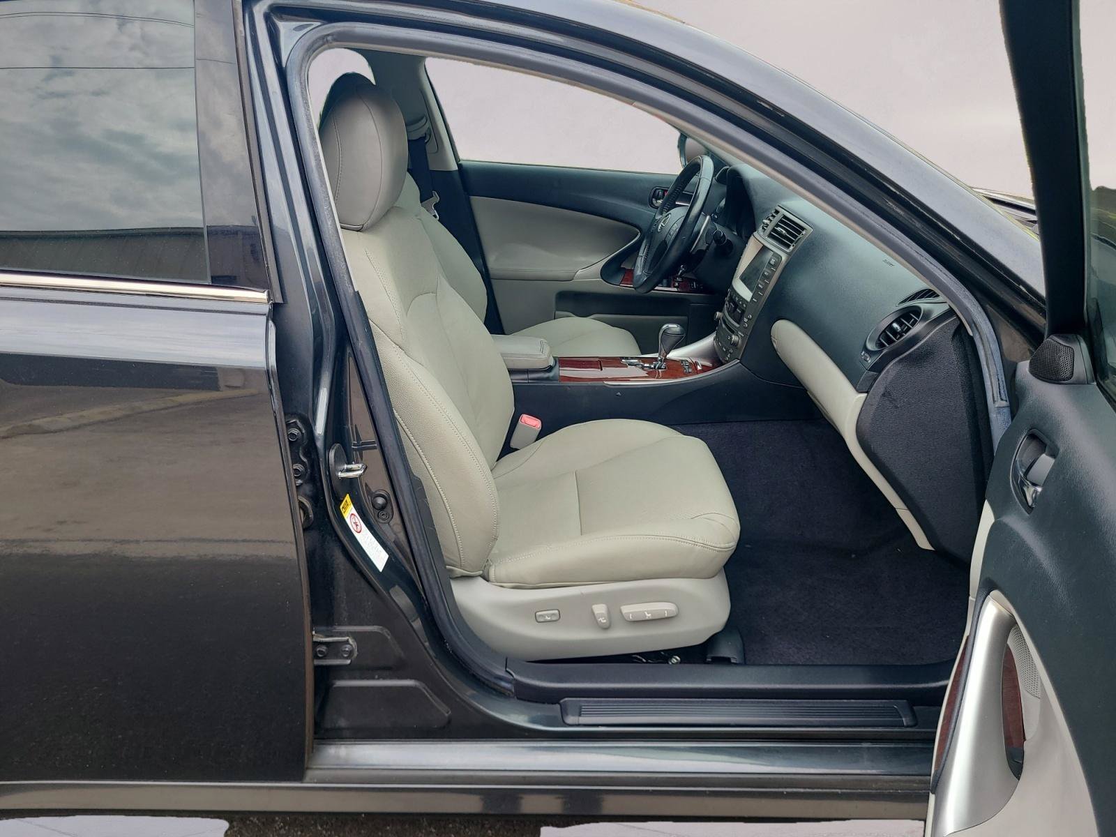 Used 2008 Lexus IS 250 w/ Premium Pkg RWD image 23