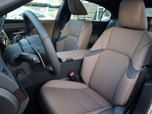 Used 2025 Lexus ES 350 w/ Premium Package image 32