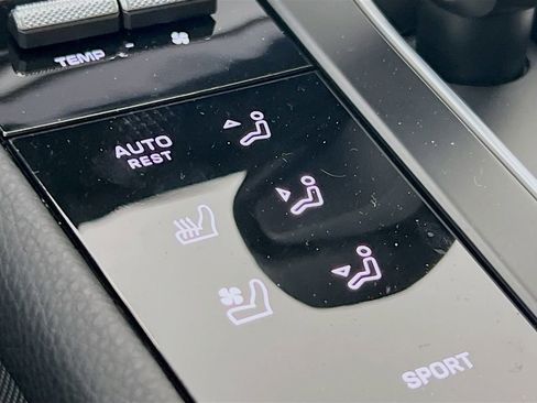 New 2026 Porsche Macan image 23