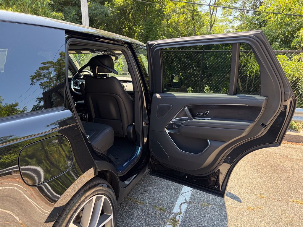 New 2026 Land Rover Range Rover Long Wheelbase SE AWD/4WD image 16