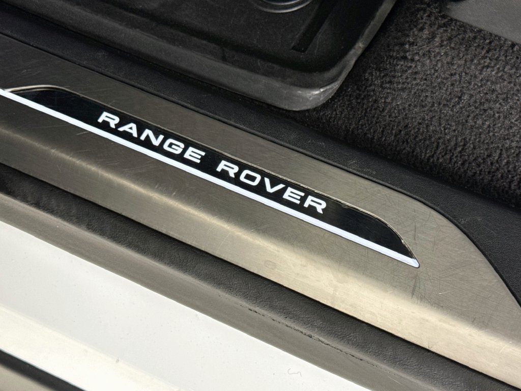 Used 2023 Land Rover Range Rover Sport SE AWD/4WD image 18