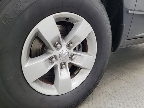 Used 2017 RAM 1500 Classic SLT image 31