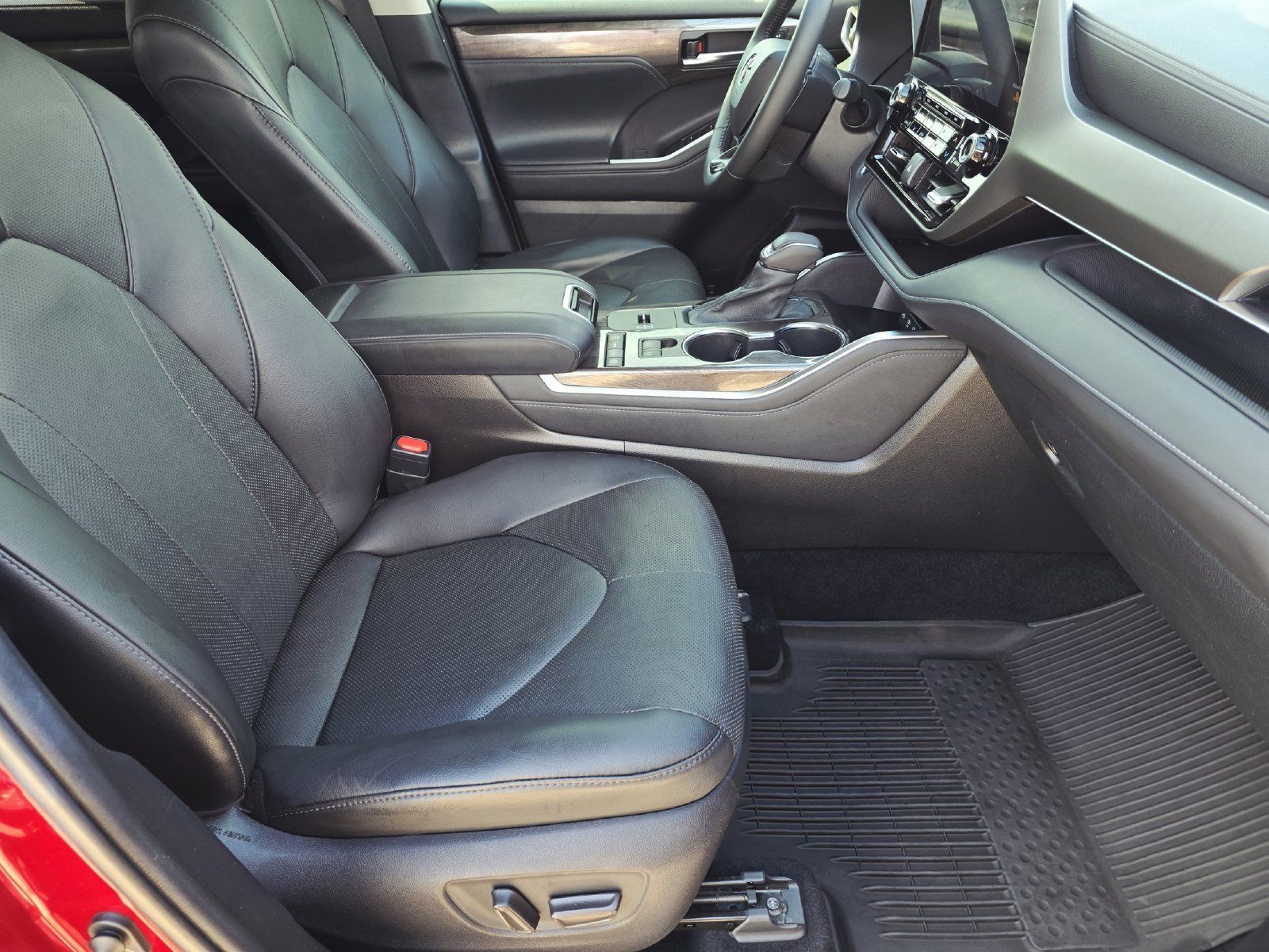 Used 2021 Toyota Highlander Limited FWD image 15