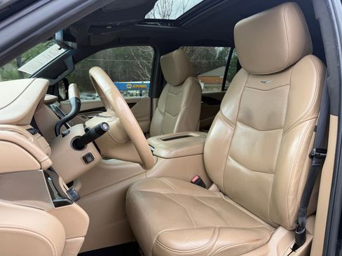 Used 2019 Cadillac Escalade Platinum image 36
