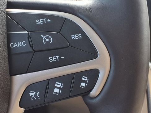 Used 2017 Jeep Grand Cherokee Overland w/ Jeep Active Safety Group RWD image 17