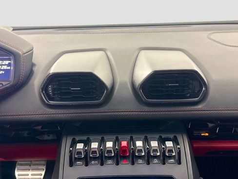 Used 2021 Lamborghini Huracan EVO image 26