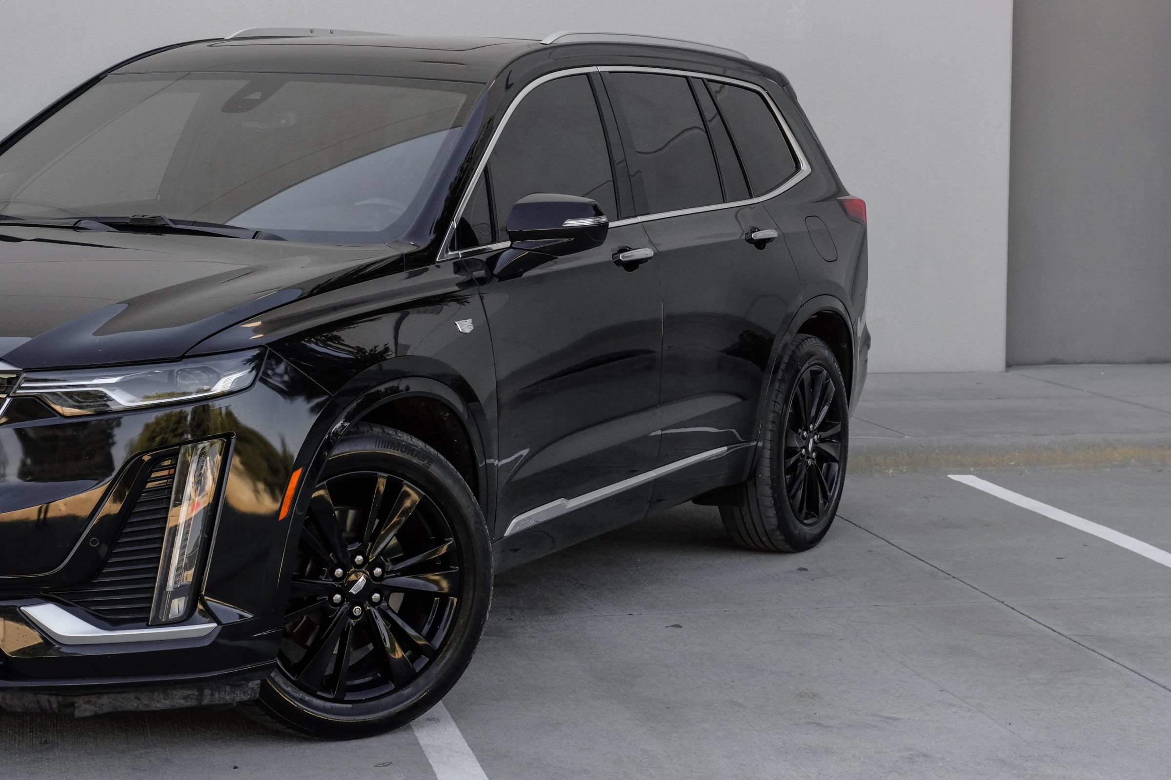 Used 2023 Cadillac XT6 Premium Luxury w/ LPO, Floor Liner Package FWD image 9