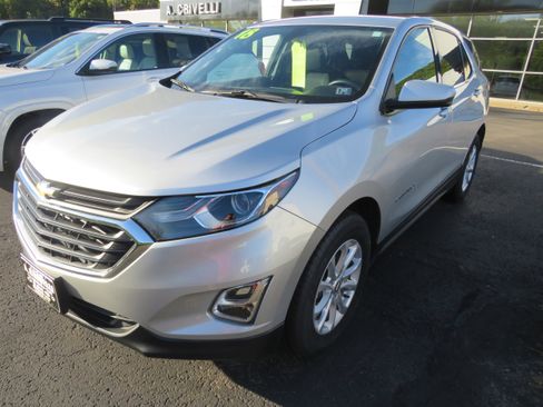 Used 2018 Chevrolet Equinox LT image 3
