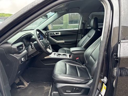 Used 2023 Ford Explorer XLT w/ Equipment Group 202A AWD/4WD image 7