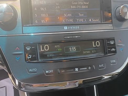 Used 2014 Toyota Avalon Limited w/ Technology Package FWD image 12