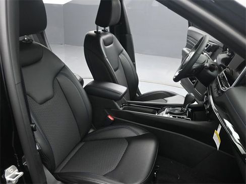 New 2026 Jeep Compass Latitude w/ Mopar Graphics Package image 16