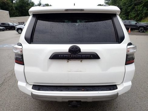 Certified 2019 Toyota 4Runner TRD Off-Road Premium AWD/4WD image 4