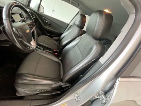 Used 2019 Chevrolet Trax LT w/ LT Convenience Package AWD/4WD image 11