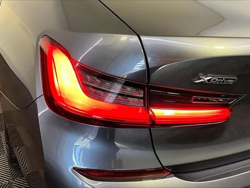 Used 2019 BMW 330i xDrive Sedan w/ M Sport Package AWD/4WD image 28
