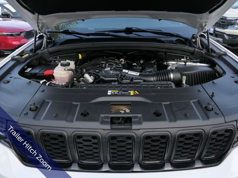 Used 2023 Jeep Grand Cherokee Altitude AWD/4WD image 31