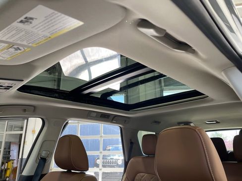 New 2026 Nissan Pathfinder Platinum image 14