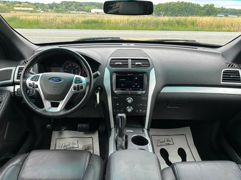 Used 2014 Ford Explorer XLT w/ Equipment Group 202A AWD/4WD image 16