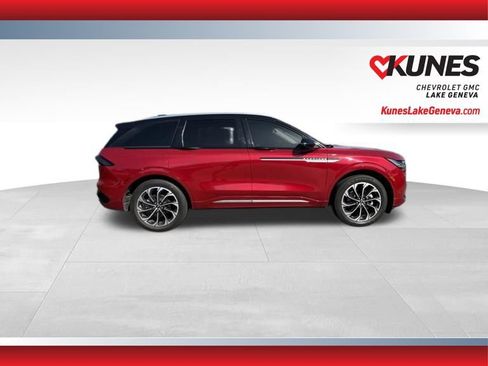 Used 2024 Lincoln Nautilus Reserve AWD/4WD image 3