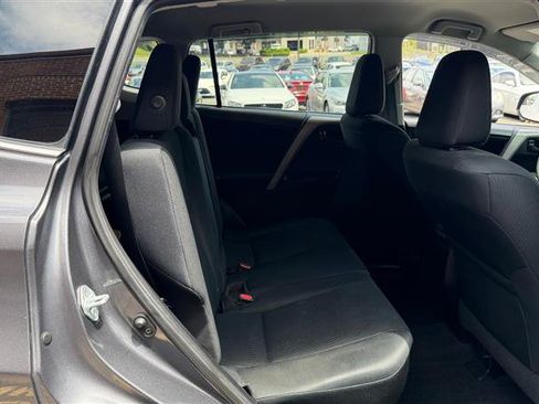 Used 2017 Toyota RAV4 LE AWD/4WD image 16