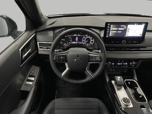 New 2026 Mitsubishi Outlander LE AWD/4WD image 12