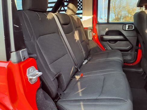 Used 2018 Jeep Wrangler Unlimited Sahara image 11