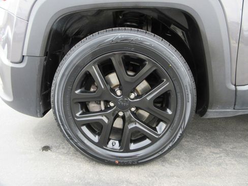 Used 2018 Jeep Renegade Altitude w/ UConnect 8.4 Nav Group FWD image 48