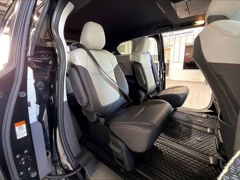 Used 2024 Toyota Sienna XSE AWD/4WD image 17