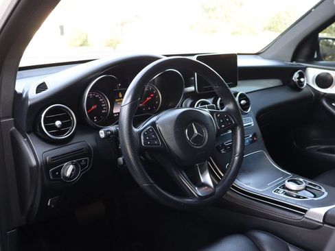 Used 2019 Mercedes-Benz GLC 300 4MATIC w/ Premium Package image 15