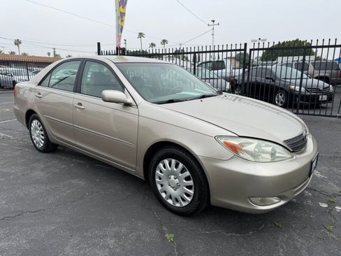Used 2004 Toyota Camry XLE image 1