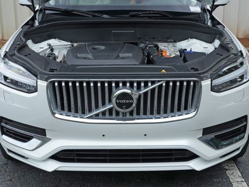 Used 2025 Volvo XC90 T8 Plus AWD/4WD image 8