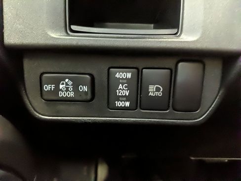 Used 2019 Toyota Tacoma TRD Sport image 2