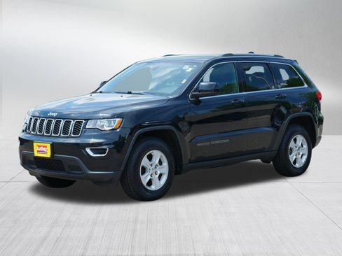 Used 2017 Jeep Grand Cherokee Laredo w/ Quick Order Package 23E AWD/4WD image 3