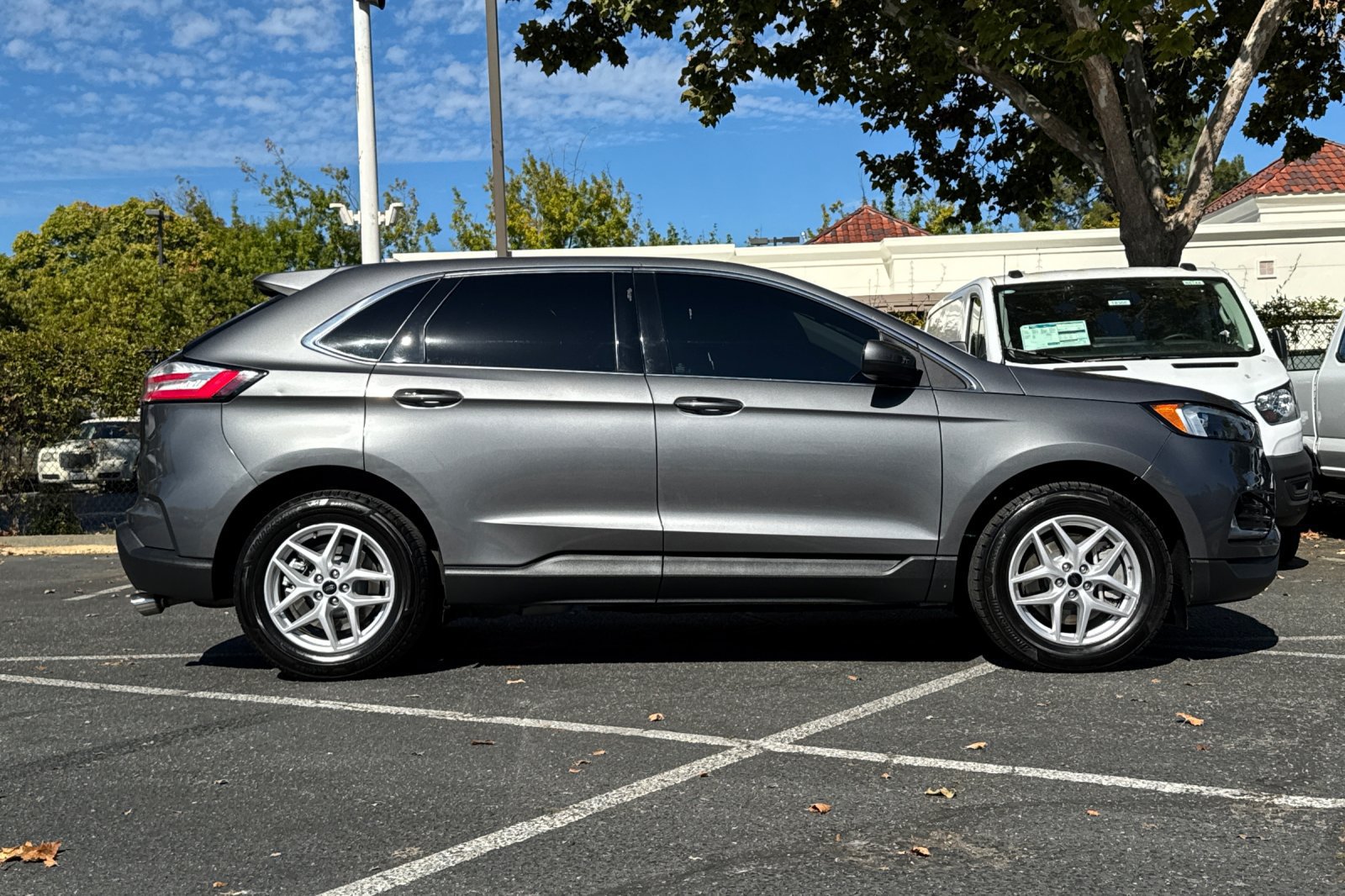 Used 2023 Ford Edge SEL AWD/4WD image 3