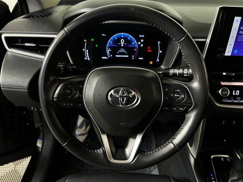 Used 2024 Toyota Corolla Cross XLE image 15